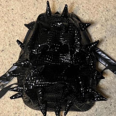 Black shiny scale textured leather backpack with spikes and adjustable straps goth avant garde alternative Japanese archive fashion accessory
-reminds me of Craig Morrison bug bags




#bugbag #craigmorrison #archive #fashion #backpack