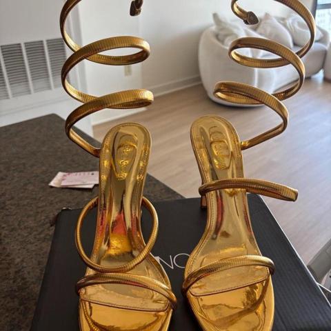 Gold metallic spiral heels with 4.5" heel #glamour #partyshoes