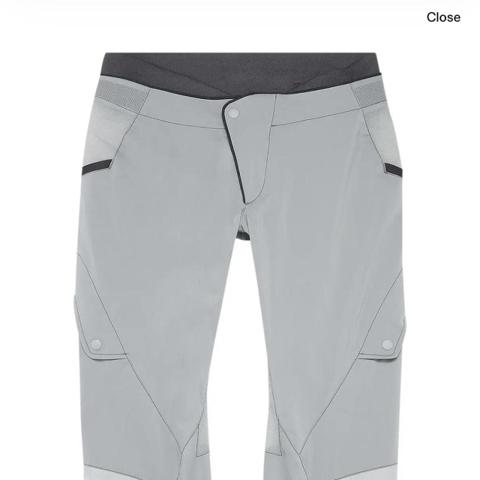 Hyein Seo light gray capri pants 
Low rise, size 4-6 women’s. 
I’m size 26, 5’1” and the length hits perfectly but a little bigger on the waist. 

Picked it up at archive sale. Worn once.

Subversive basic / tech wear / avant- Garde