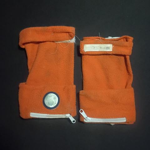 Fotus gloves 

Water damage, even so, I'm not too keen on letting go. send offers 

#craigmorrison #cyberdog #rave #couchuk #swearalternative