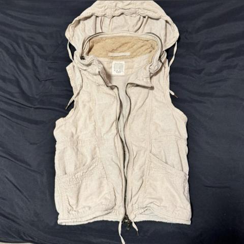*DM offers, only discounted for exposure*

G.O.A. Hooded Zip-up Tactical Vest Beige
Lightweight beige technical vest featuring a packable hood and multiple pocket compartments.

A distinctive archive piece from G.O.A., known for blending military functionality with post-apocalyptio streetwear design. The neutral tone and modular layout make it highly versatile for layered fits and transitional styling.
Size F (Free), fits Men's size S-M




Tags for exposure only:
ifsixwasnine 14th addiction kmrii Igb goa fuga midas lobeng hyde roen gdragon thesoloist undercover number nine n(n) julius 1vfudie chen freebird shohei takamiya yasuyuki ishii yohji yamamoto junya watanabe issey miyake tokyo japan japanese ekam i6w9 vkei plastic tree maniac corp ryuk death note tsbu buffalo bobs alice auaa led rechwe hysteric glamour hedi slimane dior sip nana cop if six was nine the odd company tornado mart
#Igb
#ifsixwasnine
#kmrii
#archive
#japanesefashion