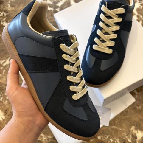 maison margiela sneaker in dunkel