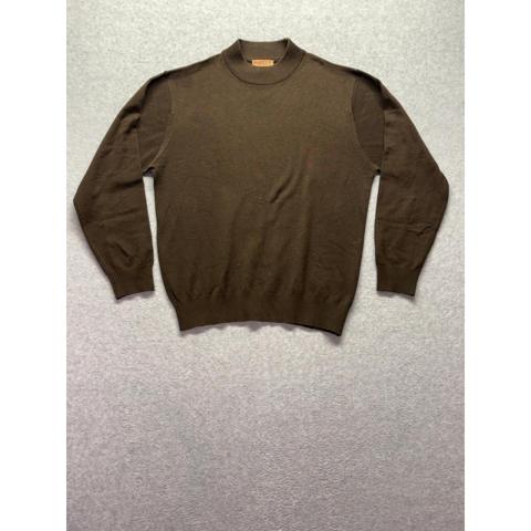 Inserch Mens Brown Mock Neck Knit Sweater Long Sleeve Size L

Inserch Mens Brown Mock Neck Knit Sweater. Crafted from a soft acrylic knit, this long-sleeve sweater offers a clean, minimalist aesthetic with a comfortable mock neck design. The rich brown hue provides a versatile base for layering or wearing solo, while the ribbed cuffs and hem ensure a structured fit. Perfect for business casual settings or everyday refined wear.

Measurements:
• Pit to Pit: 21.5" (43" chest)
• Length: 26.5"
• Shoulder to Shoulder: 19.5"
• Sleeve Length: 20.5" (from underarm)

Fast shipping within 2 business day
All items cleaned, inspected, and ready to wear

#Casual #QuietLuxury #Contemporary