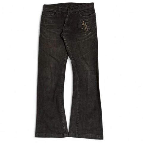 Tete Homme tassel zip bootcut jeans

Size M (fits 31x30.5)

Waist: 15.5"
Rise: 9"
Inseam: 30.5"
Leg opening: 8.5"

95% cotton, 5% polyurethane
Made in Japan
Kiminori Morishita era
Lightly coated

#japanese #jfashion #vintage