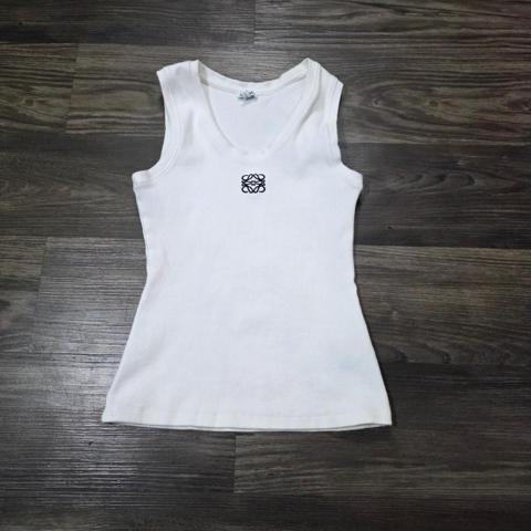 This LOEWE  Women's White cotton Anagram tank top Size Medium used.
●It is damaged on the back; the color bled onto it when it was washed with colored clothes, leaving a noticeable stain.
#Loewe
#Femenine 
#Tanktop
#Coquettegril