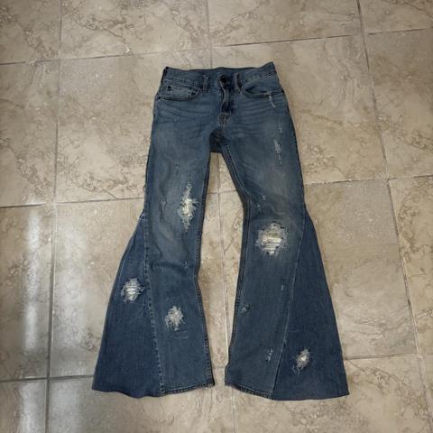 📐 Measurements are as follows; W29xL32 + 14” Leg opening. These jeans fit skinnier on the waist and are more on the low-rise side. 

📝 Details; These jeans feature varying placements of rips with under-patching & distressing, aswell as a 14” Leg opening make fit for a nice silhouette and perfect to swallow any slim or chunky shoe. 👟 

🪡 Triple R custom, hand-made & sewn jeans by me. 

please ignore cringy tags … #grunge #archive #alternative #flared #jeans
y2k, skater, emo, skulls, detailed jeans, flared jeans, bellbottom jeans, swear london, platform shoes, if six was nine, i6w9