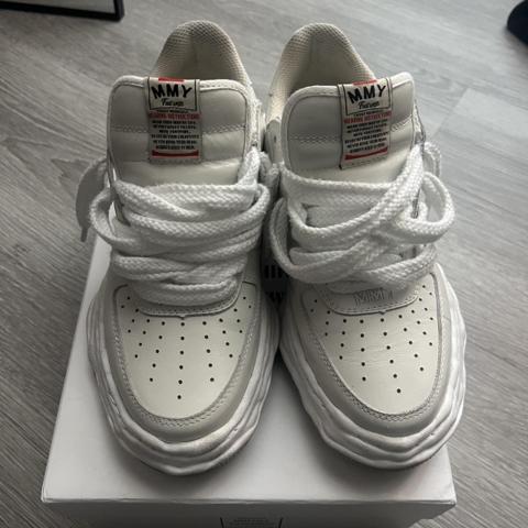 white maison mihara yashurio wayne ea28