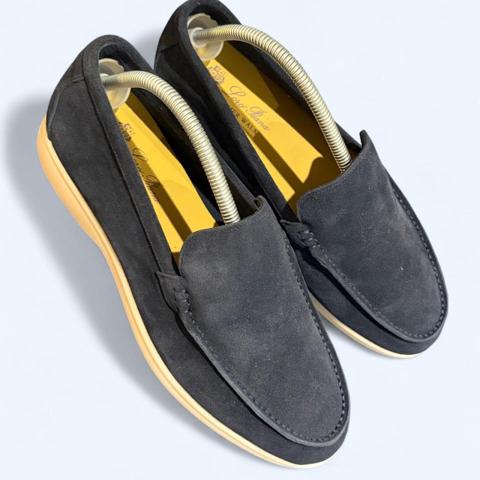 Loro Piana Summer Walk Loafers in Dark Blue
Size 8 never worn outside the house so soles are in perfect condition.
No box or dust bag unfortunately 
Open to offers
#preppy #summer