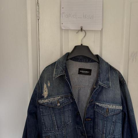 A cold wall denim jacket
100% authentic
Is too small for me 
EU Size 48
9/10 condition 
Nearly perfect tbf
PM me if you have any questions!
#ACW #Streetwear #denim #supreme
