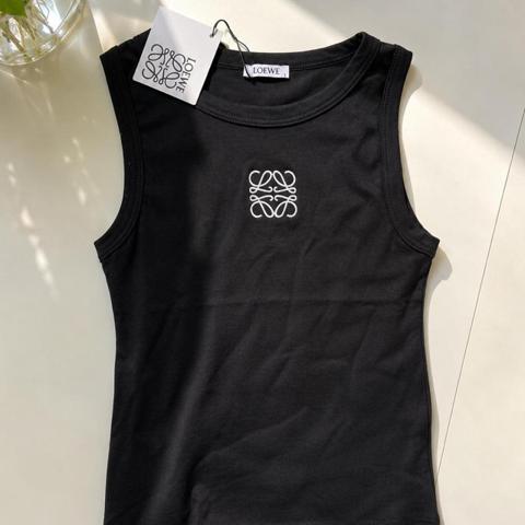 Loewe Black Anagram Tank Top 

Sleek and easy-to-style black tank featuring the signature Loewe Anagram logo on the front. A perfect everyday staple that pairs easily with jeans, shorts, or a casual outfit.

Size: L

• Black color
• Sleeveless fitted style
• Anagram logo detail
• Brand new with tags

#Loewe #LoeweTankTop #DesignerFashion #LuxuryFashion #BlackTankTop