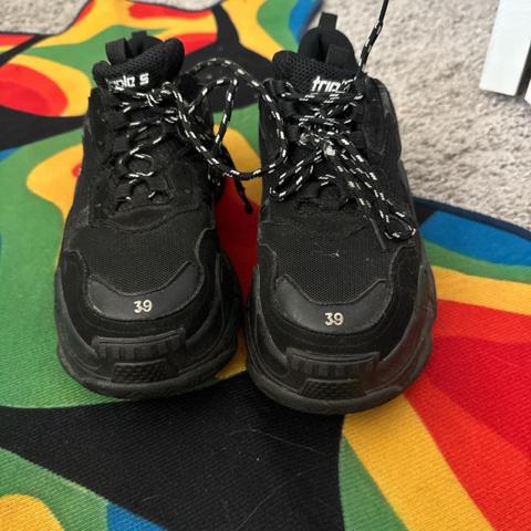 balenciaga triple s