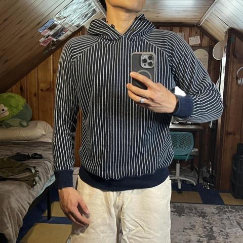 Navy blue and white Pure Blue Japan Indigo striped raglan hoodie

fits small (refer to measurements)
(model: 5’10” for reference)

retails for $338

1-2 day delivery
open to offers!
have any questions? pm me :)
#japanese#pureblue#indigo#hoodie#purebluejapan