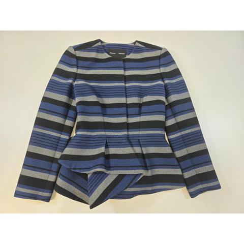 Proenza Schouler Blue Striped Peplum Jacket Size 2 Italy Made Collarless Blazer

Proenza Schouler structured jacket features a bold horizontal stripe pattern in shades of blue, grey, and black. Designed with a collarless neckline and a sophisticated peplum waist, this piece offers a modern silhouette with an asymmetric hem detail. The jacket is crafted from a textured cotton-blend fabric and includes a full interior lining for comfort. Snap button closures are concealed along the front for a clean, minimalist finish. Made in Italy.

Measurements:
• Shoulder to shoulder: 15"
• Pit to pit: 16.5" (33" doubled)
• Length: 22"
• Sleeve length: 23"

#Stripes #Feminine