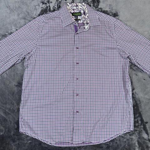 Inserch Icon Mens 2XL Jacquard Cotton Gingham Button Down Shirt Purple Paisley

Inserch Icon long sleeve button down shirt in a vibrant purple and navy gingham check. Crafted from premium jacquard cotton, this shirt features a sophisticated paisley contrast lining inside the collar and cuffs, along with a decorative textured placket detail. The classic spread collar and button cuffs provide a polished look suitable for both business casual and evening wear. Finished with tonal purple buttons for a cohesive aesthetic.

#Contemporary #Preppy
