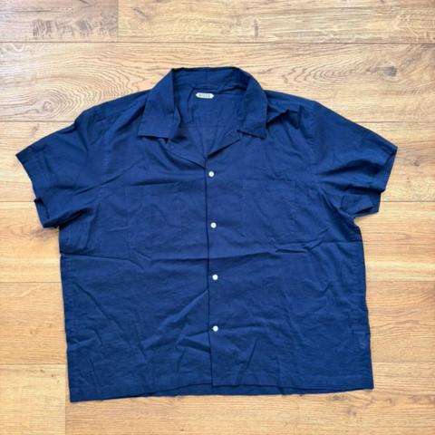 Summer is winding down, but heat is still ablaze. Ladies and gentlemen we have SUPER El Niño coming for gods sake. 

This can only mean one thing… SHORT SLEEVE BUTTON DOWN SEASON SHALL CONTINUE. And please, let's not kid around, this absolutely gorgeous Bode option is second to none. 

Only worn once or twice, the fabric is beyond soft and, dare i say, a bit see through for my cheeky boys out there. 

Fits like an XL or an oversized L, but boxy for all my short kings or those who want to hit right at the waist.