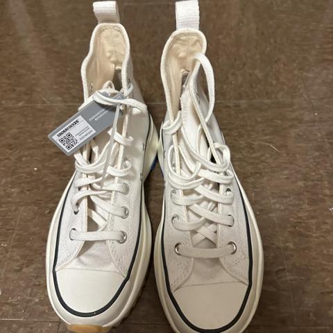 white converse run star hike