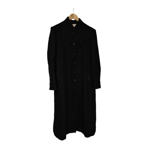 Artisanal Wool Tweed Long Coat (Paul Harnden Style / Size M-L)

Exceptional unbranded artisanal long coat crafted in the unmistakable aesthetic of Paul Harnden Shoemakers. Meticulously built with a heavy focus on heritage craftsmanship, texture, and a wonderfully haunting, time-worn silhouette.

Dramatic longline cut featuring a crumpled, wrinkled aesthetic designed to look better the more it is worn and lived-in. Leather button backings, unstructured shoulders, deep pockets, and a heavily textured finish.

Wool tweed with off-white cotton lining.

Fits a Medium to Large (M-L) with a classic, tailored yet forgiving drape.

Excellent condition, featuring that intentional organic creasing characteristic of high-end artisanal outerwear.

A rare find for anyone chasing the heavy wool textures and historical, avant-garde tailoring of top-tier heritage brands without the sky-high designer markup.

#paulharnden #artisanal #longcoat #workwear #avantgarde