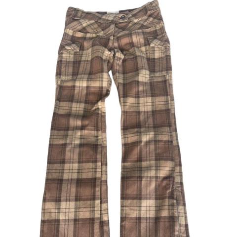 Vintage Japanese label “juddy corn” plaid flared pants. Such a cool find, wanna keep so bad but they don’t fit<\3 brown and neutral tone plaid checkered pants with utility pockets and details. Size is a Japanese S so they’re small like an XS or XXS

#unif #vintagejapanese #avantgarde #patchwork #cybercore