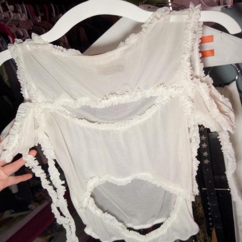 Barragan cut-out, mesh top in white with arm/shoulder details.
Fit me well as a size small(26” waist, 32” bust) everywhere other than the off-shoulder arms :( 
Measurements:
bust- 13”
waist- 10”
arm opening(off shoulder)- 4.5” 
Please note all images as there are some imperfections 

#barragan #designer