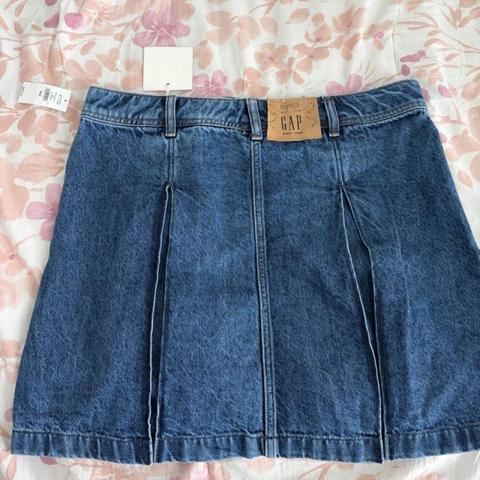 Gap x Sandy Liang Pleated Skirt NWT

•Never Worn
•Nothing wrong with it, just the wrong size for me!