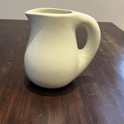 Toogood, “dough” pitcher (cream) - Brand New In Original Box.

New & in original packaging.
RRP £90.00 - Bargain Buy!!!
Perfect Gift!
Height approx 20cm
Width approx 20cm