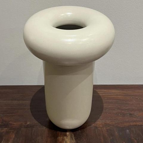 TooGood, Cream Dough Vase - Brand New In Original Box.

New in original box.
RRP £130.00 - Bargain Buy!
Height 26cm
Width 18cm