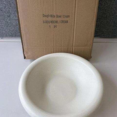 Toogood, ceramic wide dough bowl (charcoal) - new in original packaging
New in original packaging.
RRP £150.00 - Bargain Buy!!!
Perfect gift
Width 34cm
Height 8cm