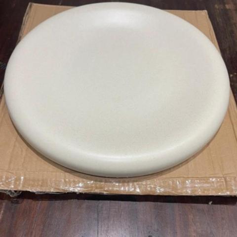 Toogood, large ceramic serving platter - new in original packaging
RRP £140.00 - Bargain Buy!
Perfect gift
Width 40cm
Height 4.5cm