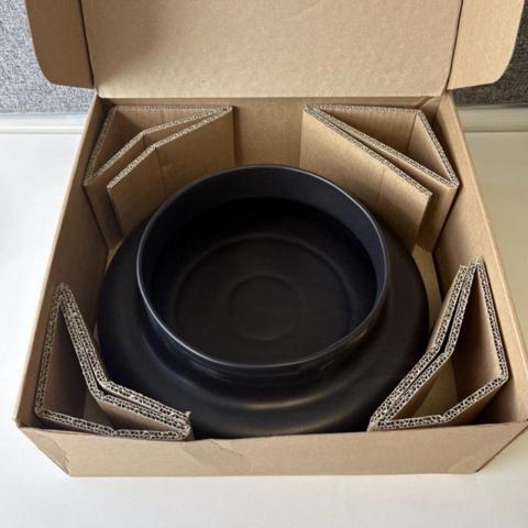Toogood, large ceramic centre piece - new in original box
New in original packaging.
RRP £180.00 - Bargain Buy!
Width 36cm
Height 12cm
