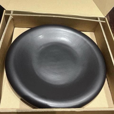 Toogood, large ceramic serving platter (charcoal) - new in original packaging.
RRP £140.00 - Bargain Buy!
Perfect gift
Width 40cm
Height 4.5cm