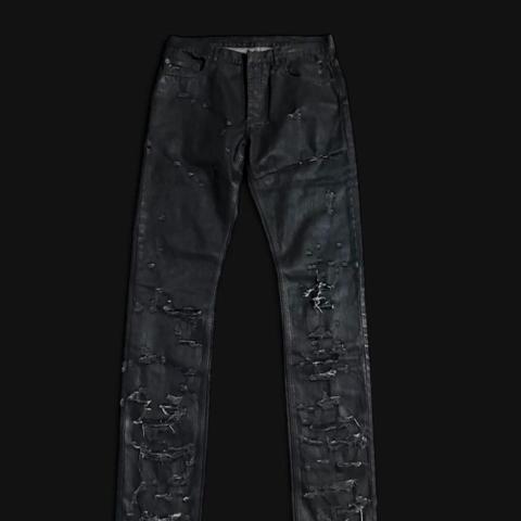 Dior homme waxed ss04 strip denim 
Tagged 32
Dm offers ✅ 

#designer #dior #hedislimane #ballhog