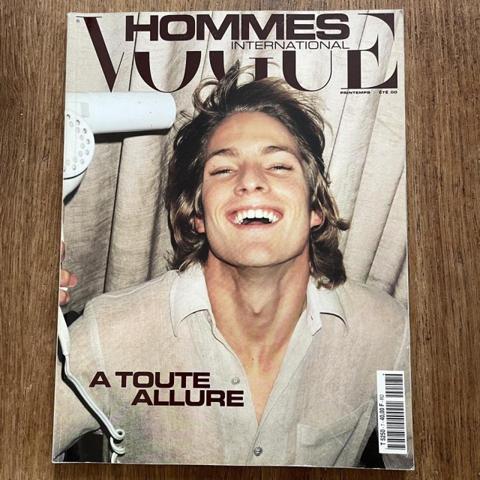Vogue Hommes spring/summer 2000 issue “A Toute Allure” in good condition. Collaborators include Mario Testino, David Brittain, Matthias Vriens, Wolfgang Tillmans, Christopher Doyle, Taryn Simon, Loris Cecchini, and Richard Davenport-Hirst. Features include Lieve Van Gorp shot by Ronald Stoops and many more.