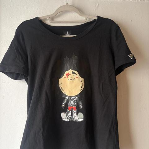 Hyoma Liss T shirt

Tag Size L but fits a US small women’s medium 

Archive hyoma 

Embroidery patch on left arm 

#20471120#hyoma#rare