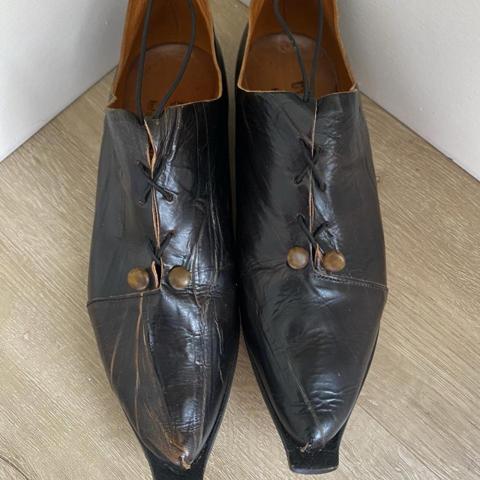 GORGEOUS Cydwoq Black Leather Flats 

Size 37.

They remind me of Medieval Poulaine Shoes.