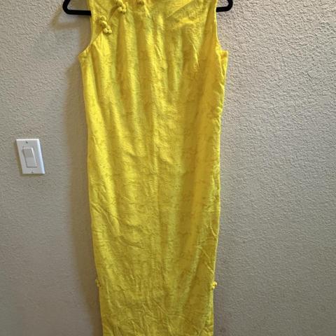 Vintage traditional mandarine style Yellow silk dress with subtle textured pattern #silk #textured see pit to pit and waist measure photos.