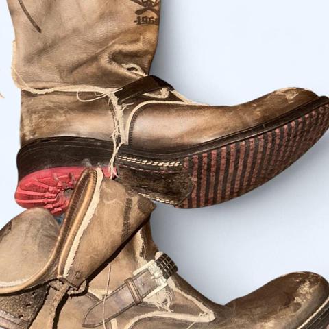⭐️(DM BEFORE BUYING)⭐️
Hiromu Takahara boots. size 11-12
open to offers!
#tornadomart #kmrii #archive #streetwear #japenesefashion