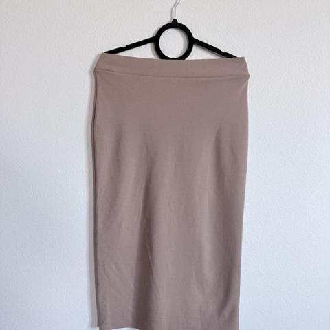 Farrow beige midi skirt in size S #midi #neutral