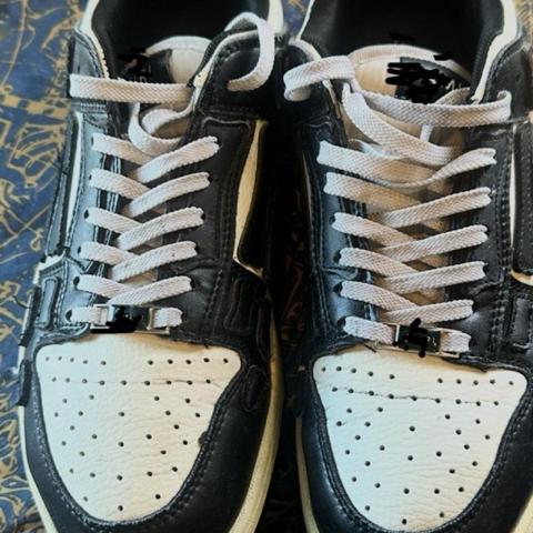 Skel-Top Low Leather Sneakers .white and black sneakers with three black stripes #trainers #athletic. Good condition and good quality. 
No refund after sold and shipped .