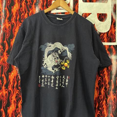 Japanese dragon tee Size XXL 
Says xxl but fits like a large 
#japaneseart #tshirt