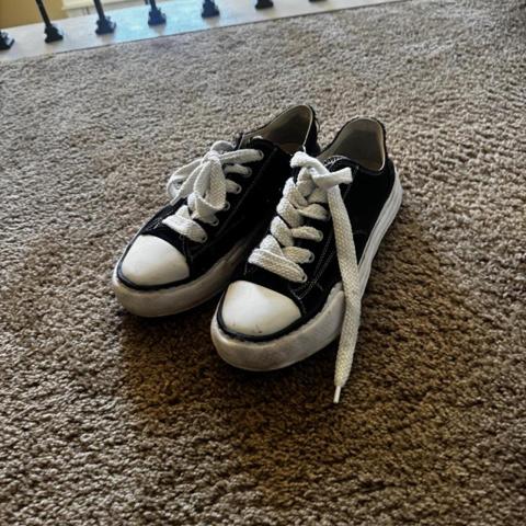 Black & white platform sneakers #platform #chunky
