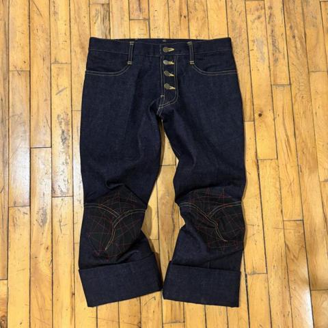 Christopher nemeth 3/4 capris
Very good quality denim and red stiches across knee and back pocket. Exposed button fly
Fits 30-32
10/10 condition new
Dm before buying
#nemeth#beautybeast#fotus#kojikuga#lgb