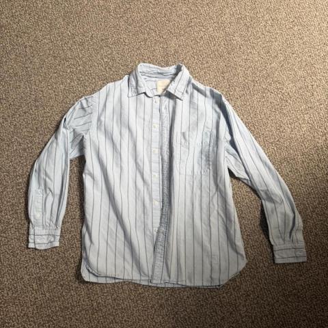 Uniqlo x JW Anderson light blue striped button-up shirt with vertical stripes, size S but fits more like a M. Cotton & rayon blend. #uniqlo #jwanderson #formal