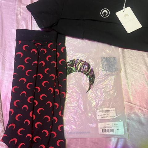 Marine serre set

Fit small/Medium 

Worn once 
Black/red moon print shorts and top set #moonprint #matching #marineserre