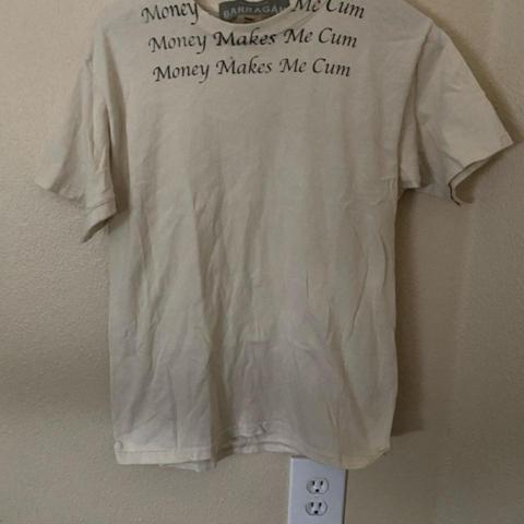Barragan money makes me cum graphic tee lol. size small/medium about tag doesn’t say. I have lots of other graphic tees. #hyeinseo #nihai

length ~ 25”