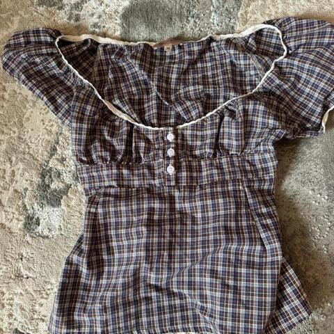 Super cute Romeo Romeo brown, white and blue plaid blouse with ruffle detail in a size xs. Great top for fall and school! #fall #backtoschool