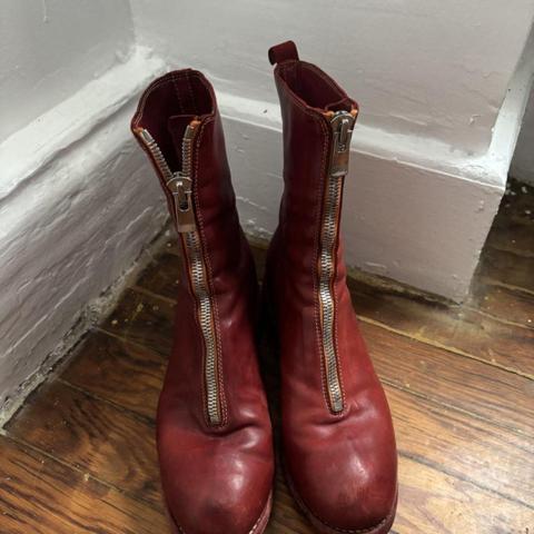 Gorgeous red leather Guidi zip-front boots. Bought on The Real Real. Slight signs of wear, and may need re-soling (but comfortable to wear as is). ALSO OPEN TO TRADE for: similar Guidi boots in black

#guidi #designer #edgy