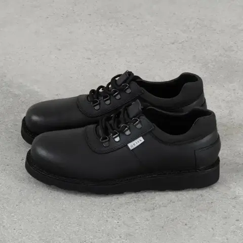 [42] GR10K TRAUMA SHOES