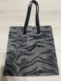 me ISSEY MIYAKE プリーツ トートバッグ