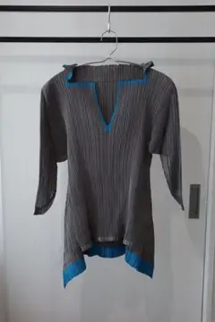 【美品】ISSEY MIYAKE FETE プリーツカットソー グレー 青
