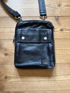 PORTER フリースタイル 縦型 ショルダーバッグ ブラック